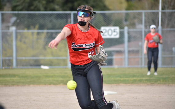 Sydney Ravenscraft pitches at Lindbergh High School for Sammamish. Ben Ray / The Reporter
