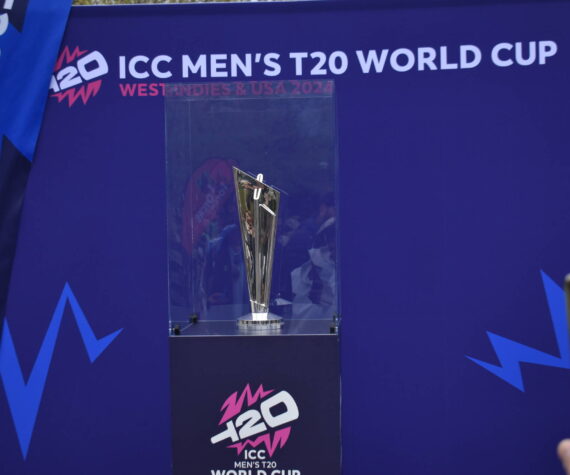 T20 World Cup trophy waits for fans to take photos. Ben Ray / The Reporter